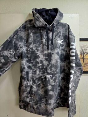 Hollister Men's Black & Gray Tie-Dye Pullover Hoodie with Sleeve Logo